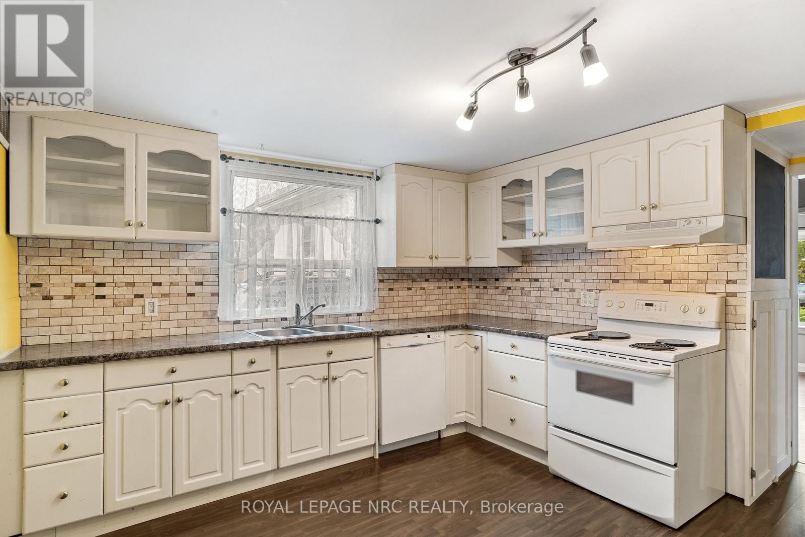 4 Moote Street, St. Catharines (Fairview), Ontario  L2N 1B2 - Photo 13 - X12165413