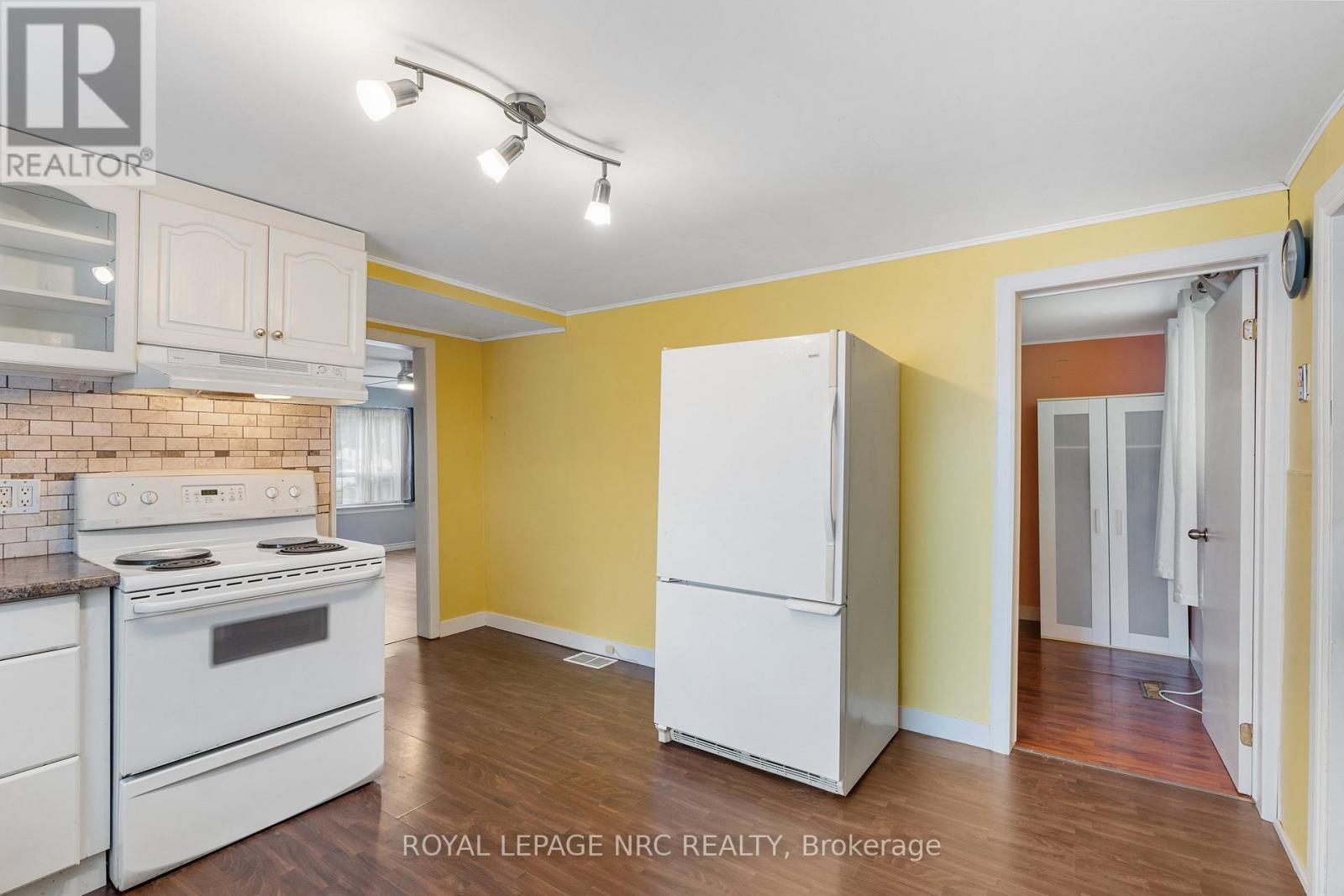 4 Moote Street, St. Catharines (Fairview), Ontario  L2N 1B2 - Photo 16 - X12165413