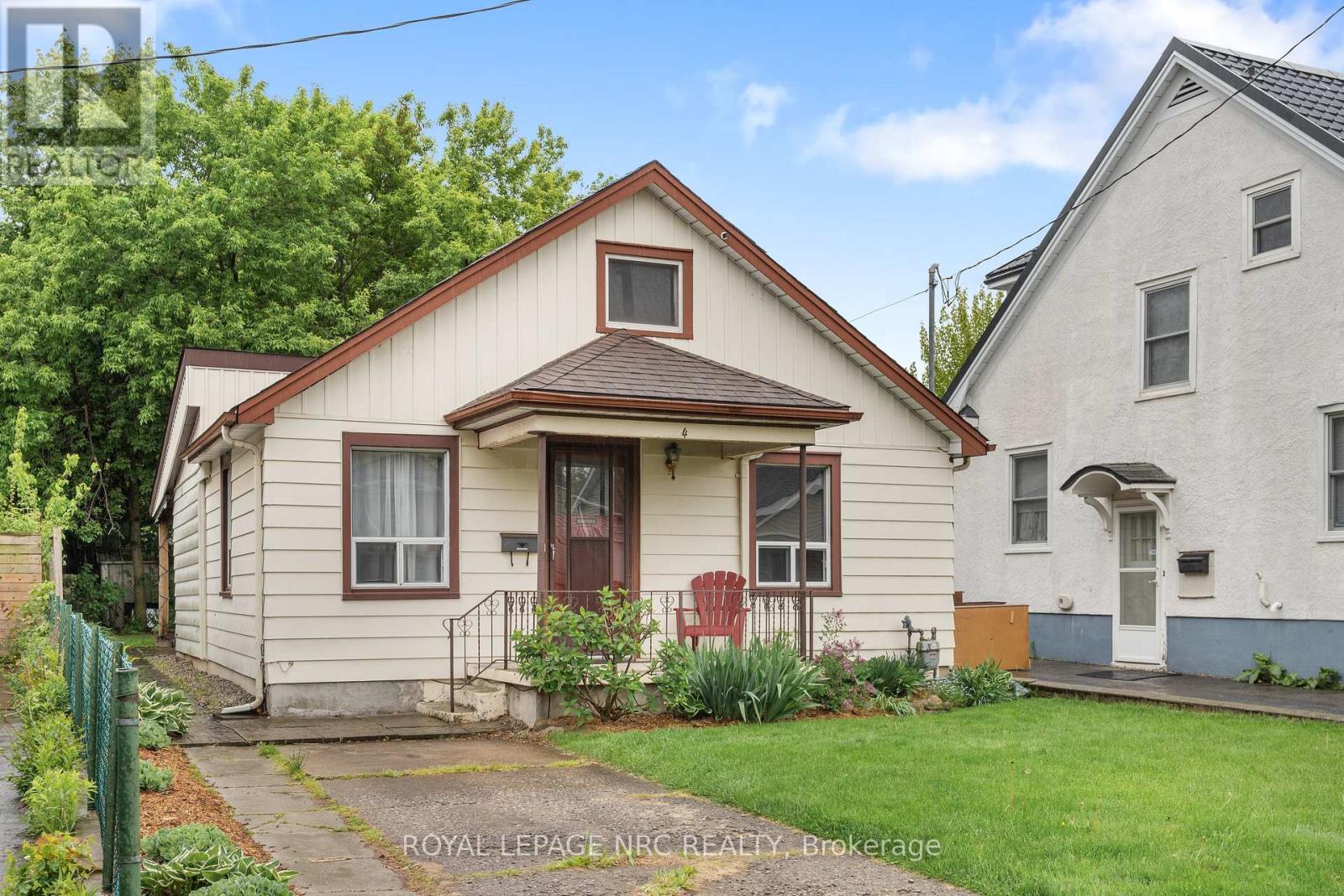 4 Moote Street, St. Catharines (Fairview), Ontario  L2N 1B2 - Photo 2 - X12165413