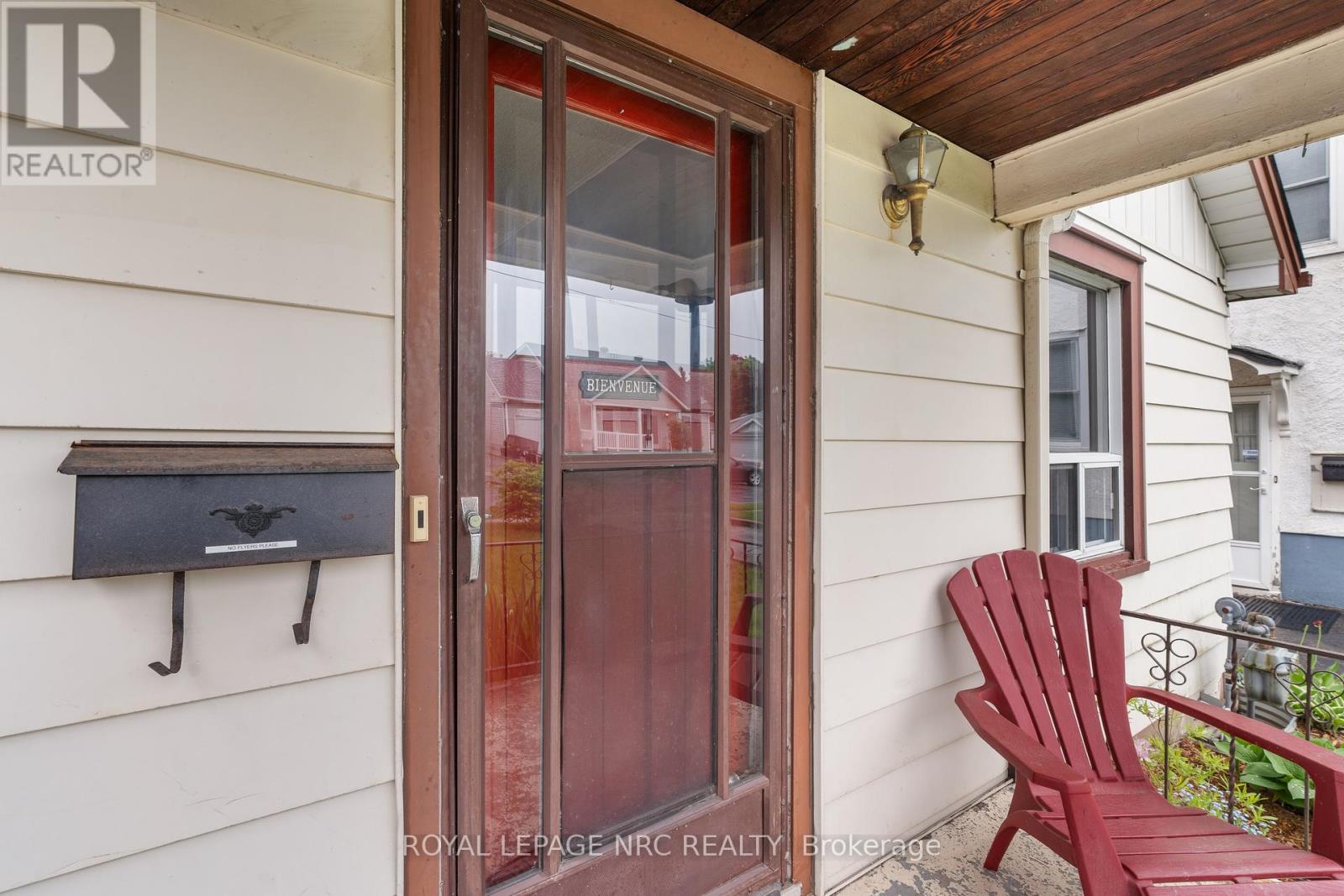 4 Moote Street, St. Catharines (Fairview), Ontario  L2N 1B2 - Photo 3 - X12165413