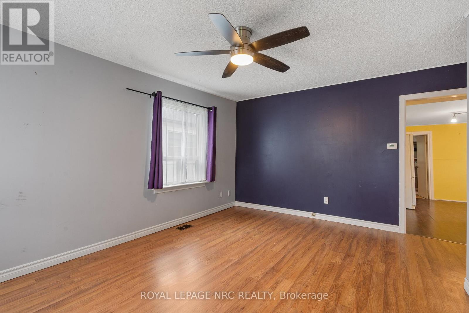 4 Moote Street, St. Catharines (Fairview), Ontario  L2N 1B2 - Photo 4 - X12165413