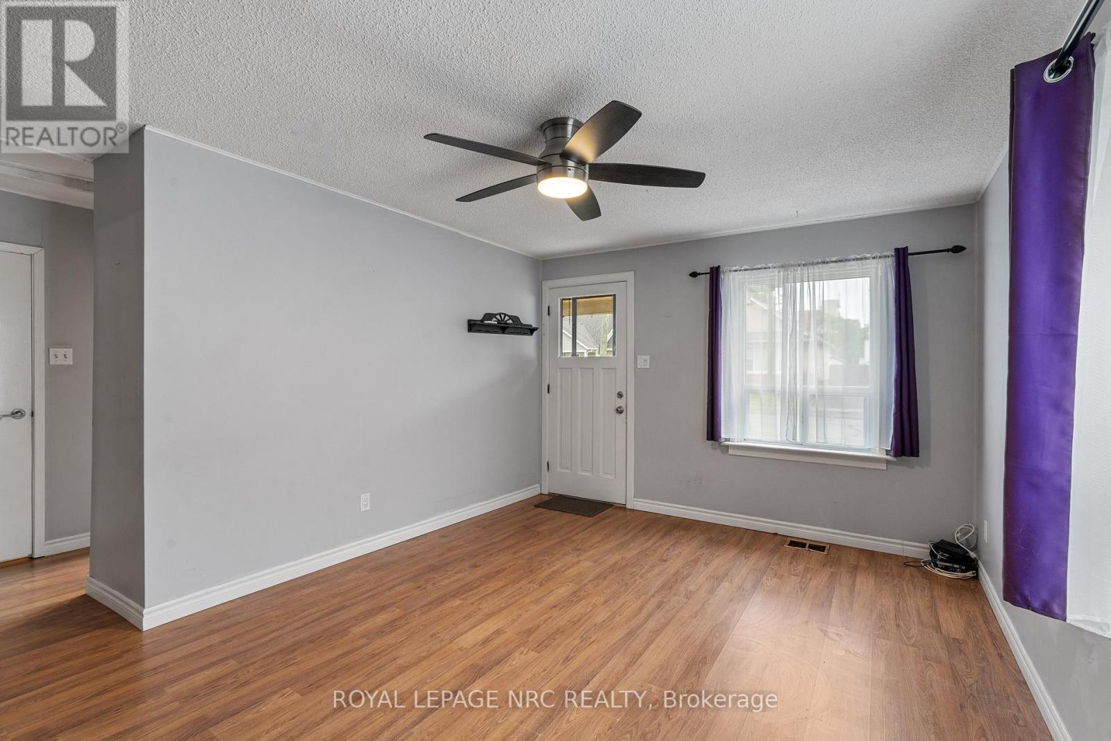 4 Moote Street, St. Catharines (Fairview), Ontario  L2N 1B2 - Photo 5 - X12165413
