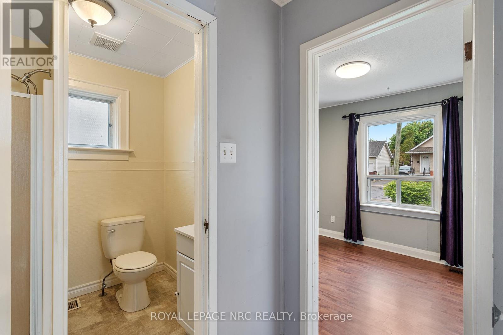 4 Moote Street, St. Catharines (Fairview), Ontario  L2N 1B2 - Photo 7 - X12165413