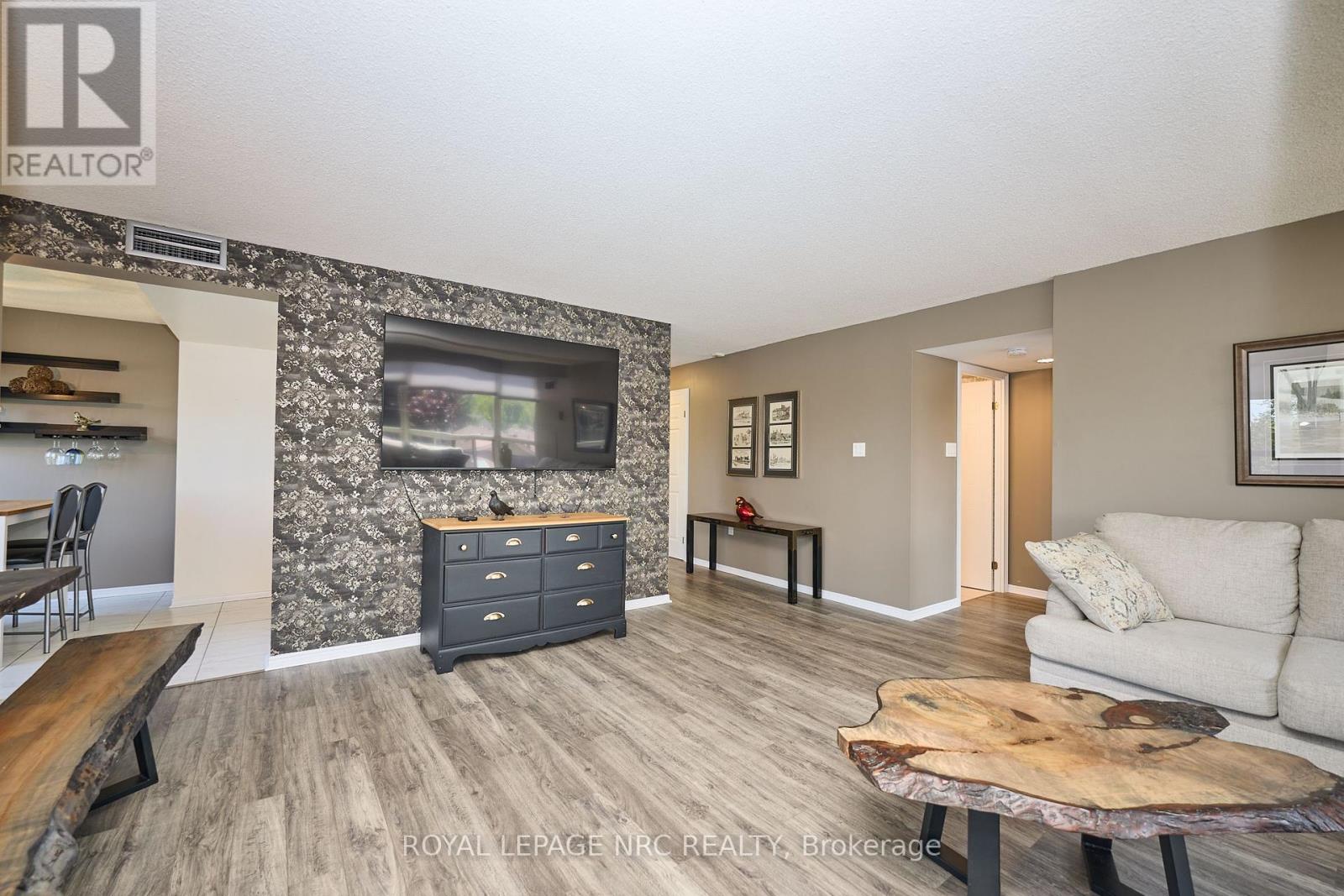 403 - 5100 Dorchester Road, Niagara Falls, Ontario  L2E 7H4 - Photo 5 - X12165429