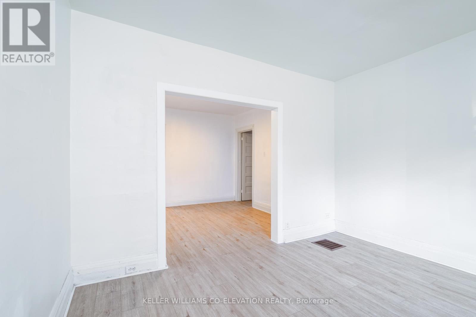 88 Redwood Avenue, Toronto, Ontario  M4L 2S6 - Photo 10 - E12165201