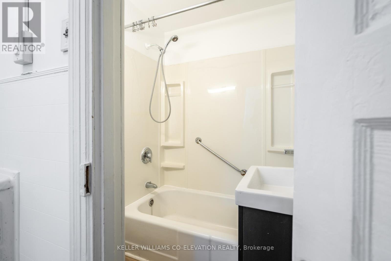 88 Redwood Avenue, Toronto, Ontario  M4L 2S6 - Photo 29 - E12165201
