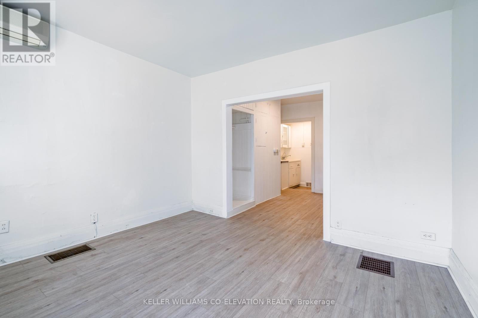 88 Redwood Avenue, Toronto, Ontario  M4L 2S6 - Photo 8 - E12165201