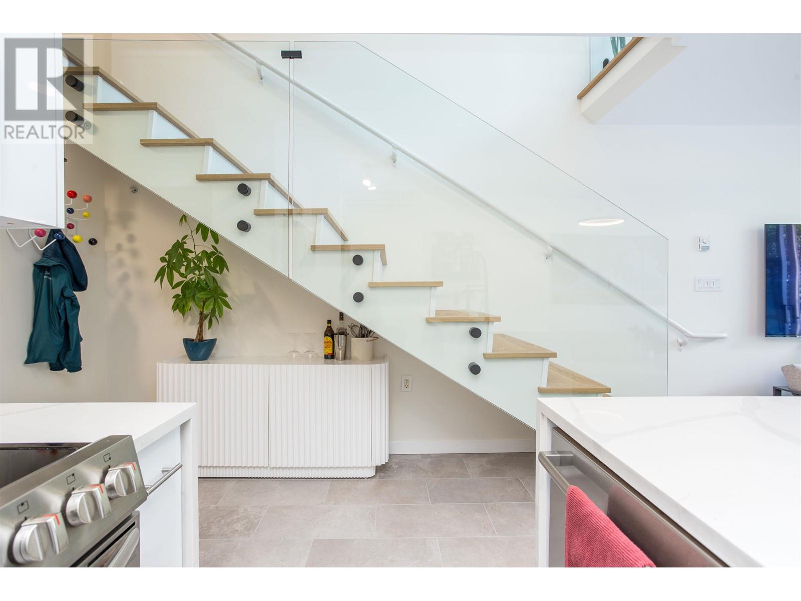 419 610 GRANVILLE STREET, Vancouver, British Columbia