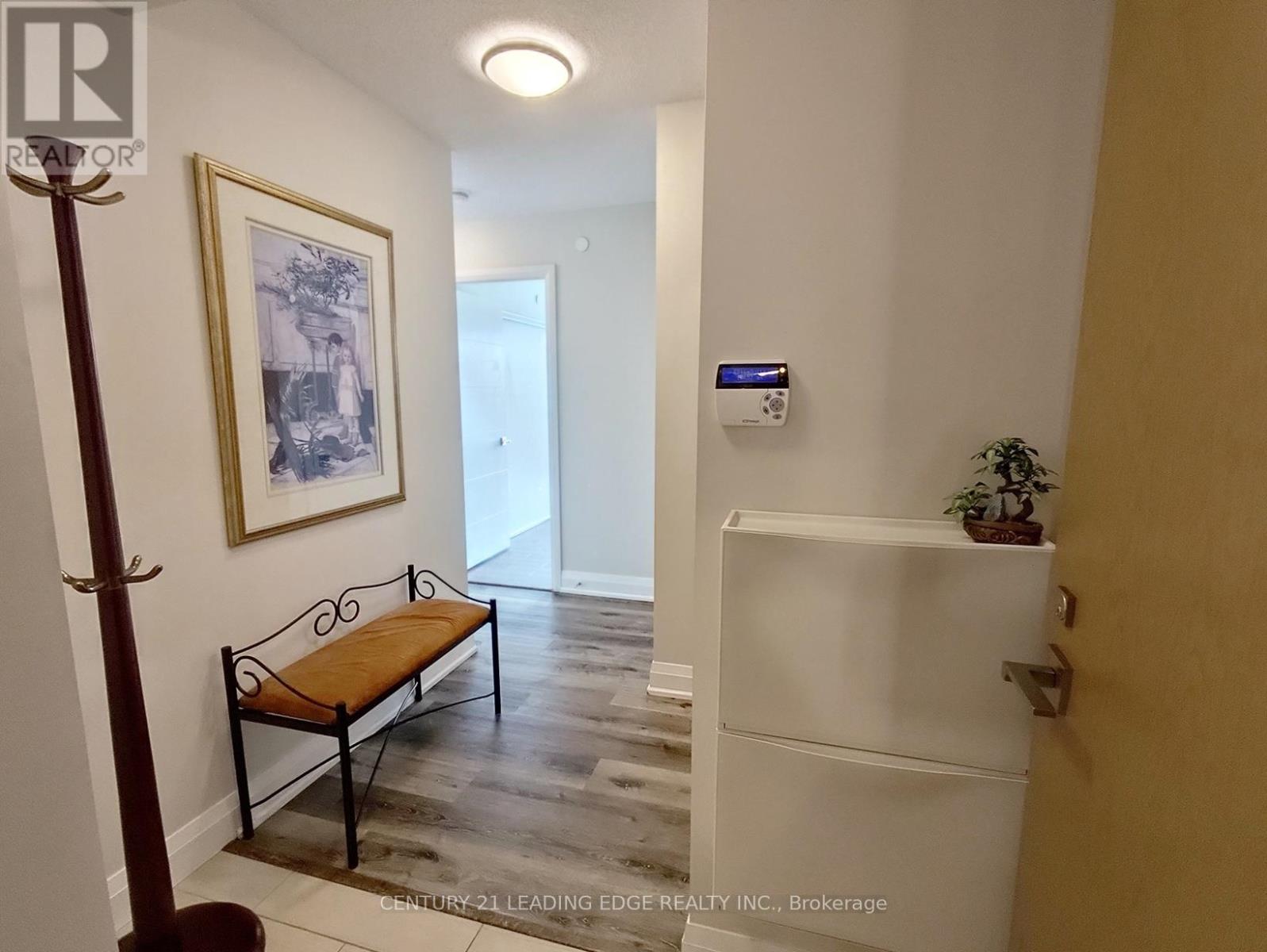 Property at 1010 - 18 UPTOWN DRIVE image 2