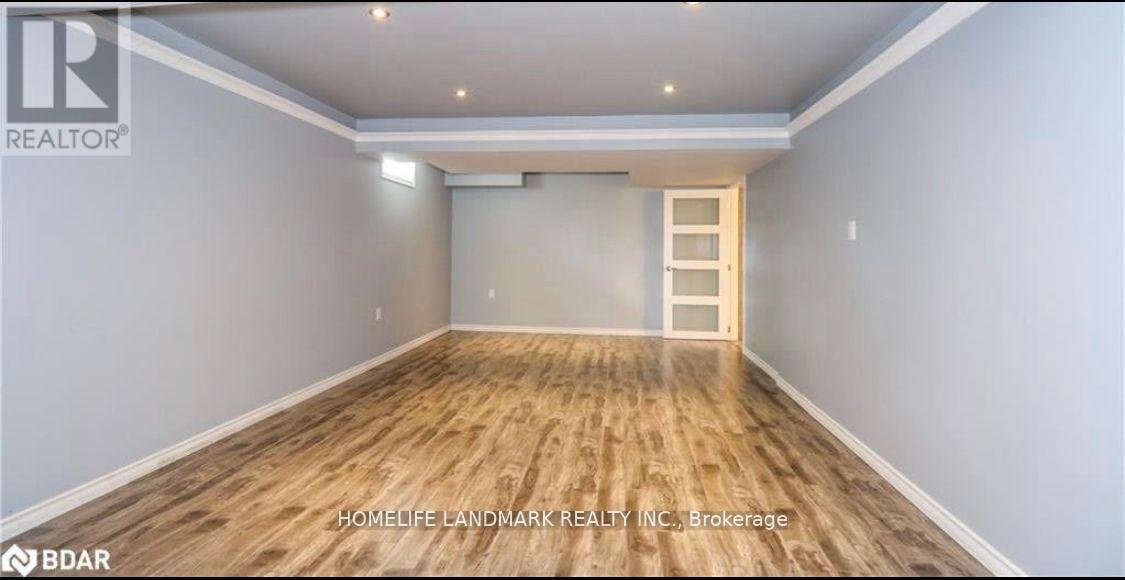 61 Summerset Drive, Barrie, Ontario  L4N 0B1 - Photo 10 - S12165374