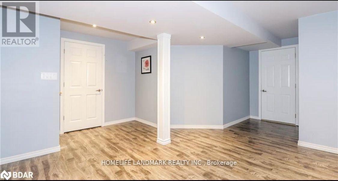 61 Summerset Drive, Barrie, Ontario  L4N 0B1 - Photo 11 - S12165374