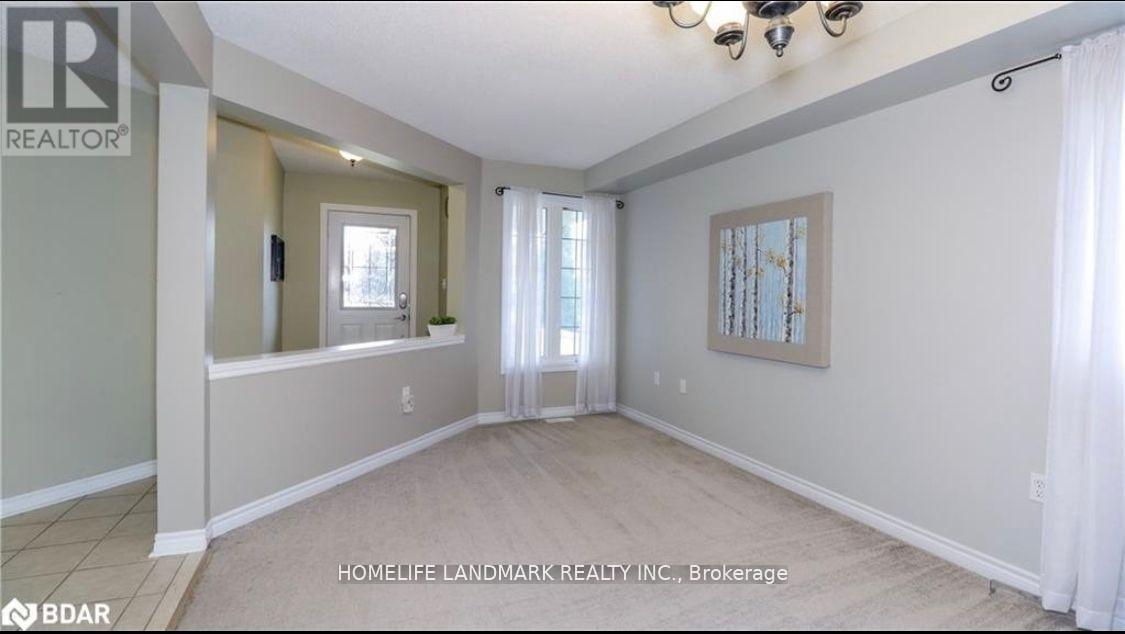 61 Summerset Drive, Barrie, Ontario  L4N 0B1 - Photo 2 - S12165374