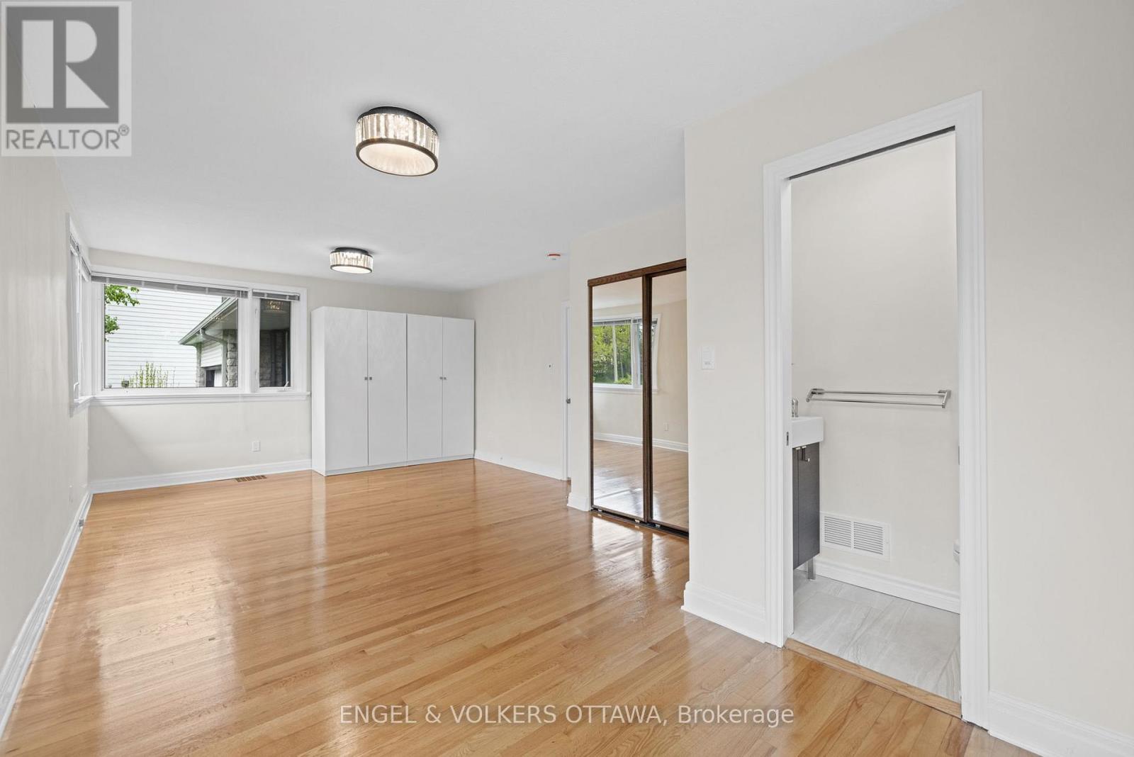 1960 Alta Vista Drive, Ottawa, Ontario  K1H 7K8 - Photo 21 - X12165392