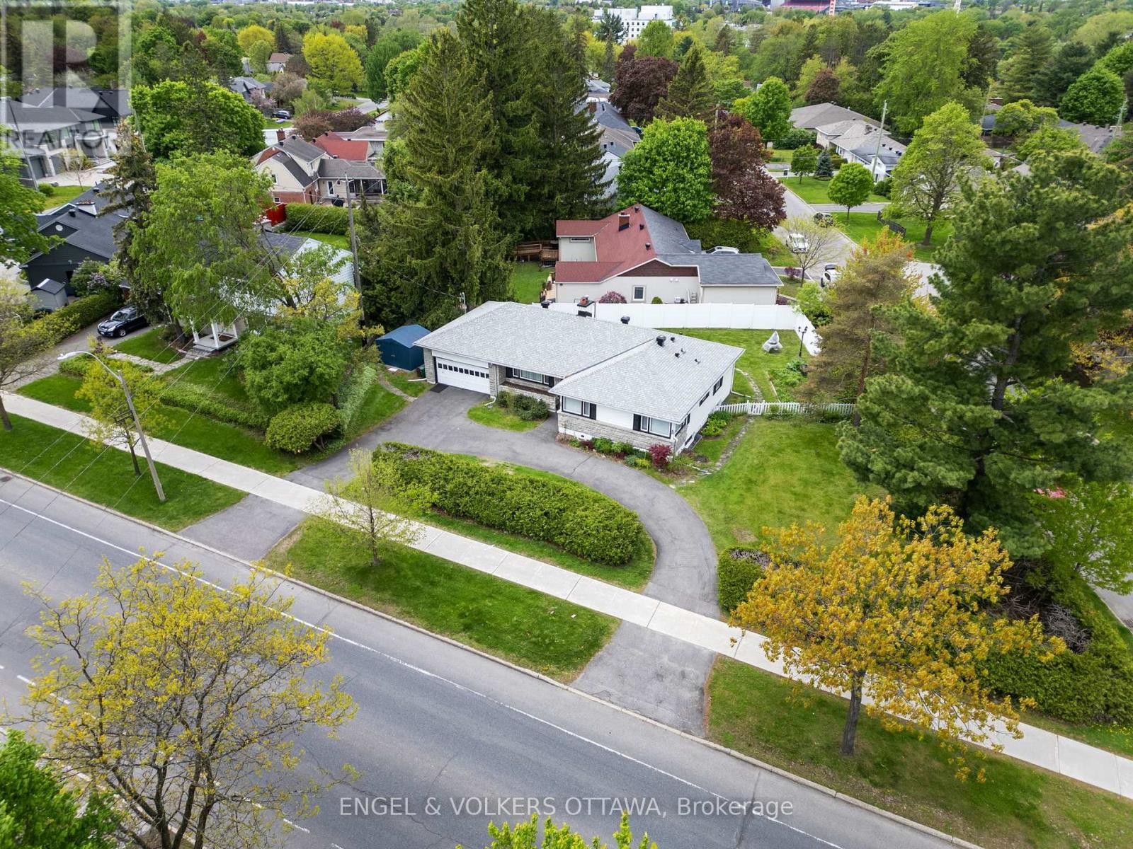 1960 Alta Vista Drive, Ottawa, Ontario  K1H 7K8 - Photo 37 - X12165392