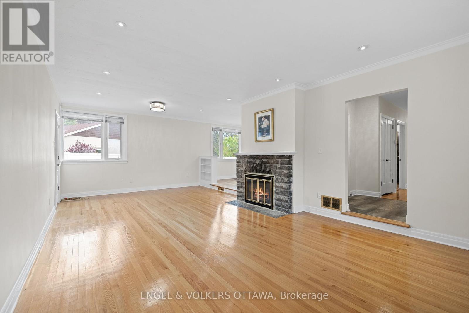 1960 Alta Vista Drive, Ottawa, Ontario  K1H 7K8 - Photo 6 - X12165392