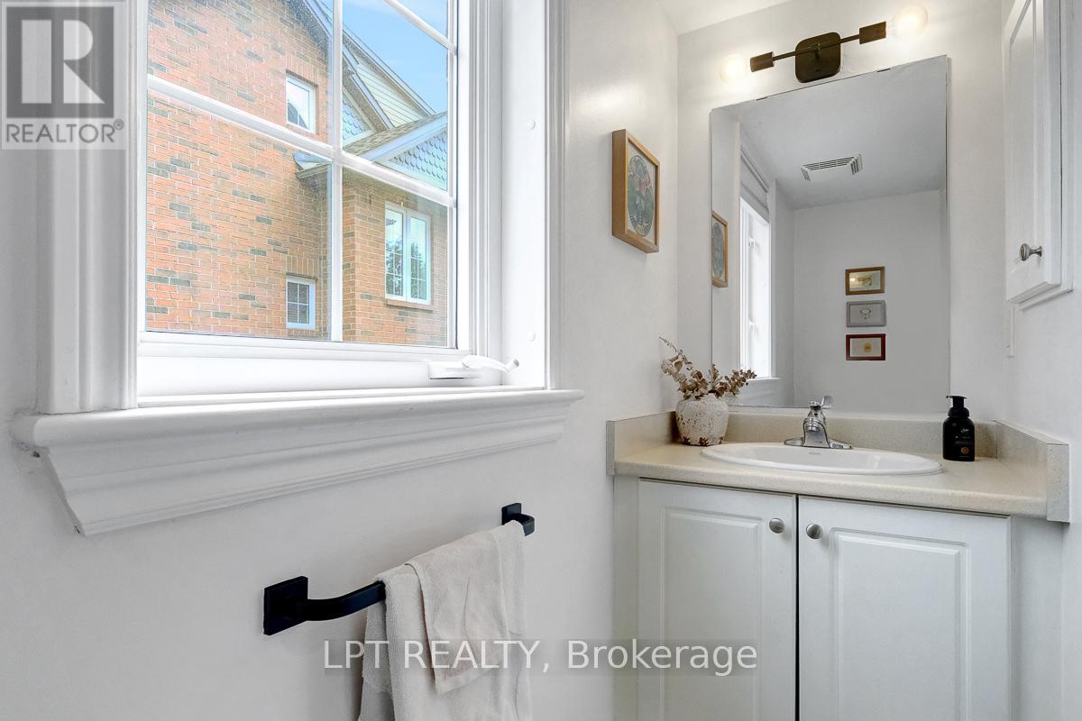 68 Mayflower Private, Ottawa, Ontario  K2B 0A2 - Photo 17 - X12165425