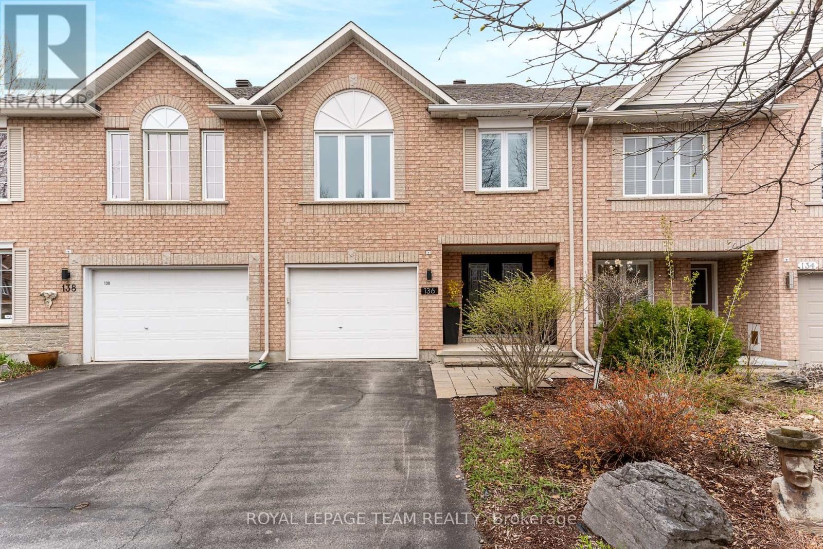 136 Macassa Circle, Ottawa, Ontario  K2T 1J7 - Photo 2 - X12165444