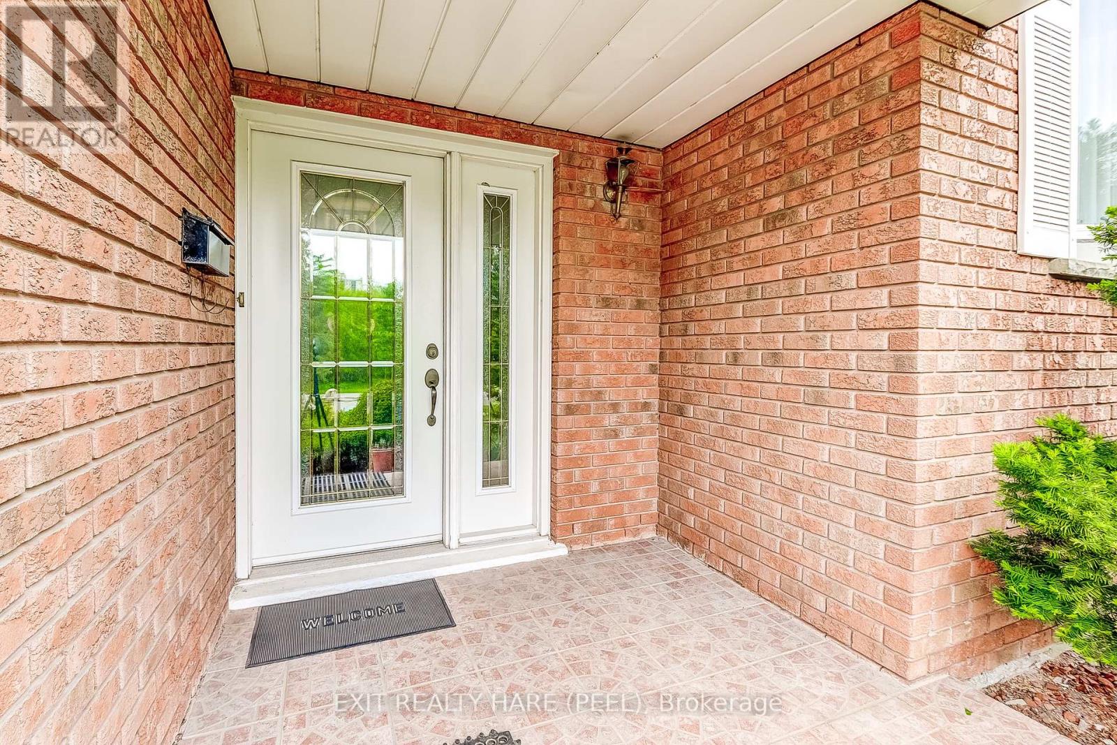 2433 Frayne Court, Mississauga (Cooksville), Ontario  L5A 3X7 - Photo 5 - W12165116