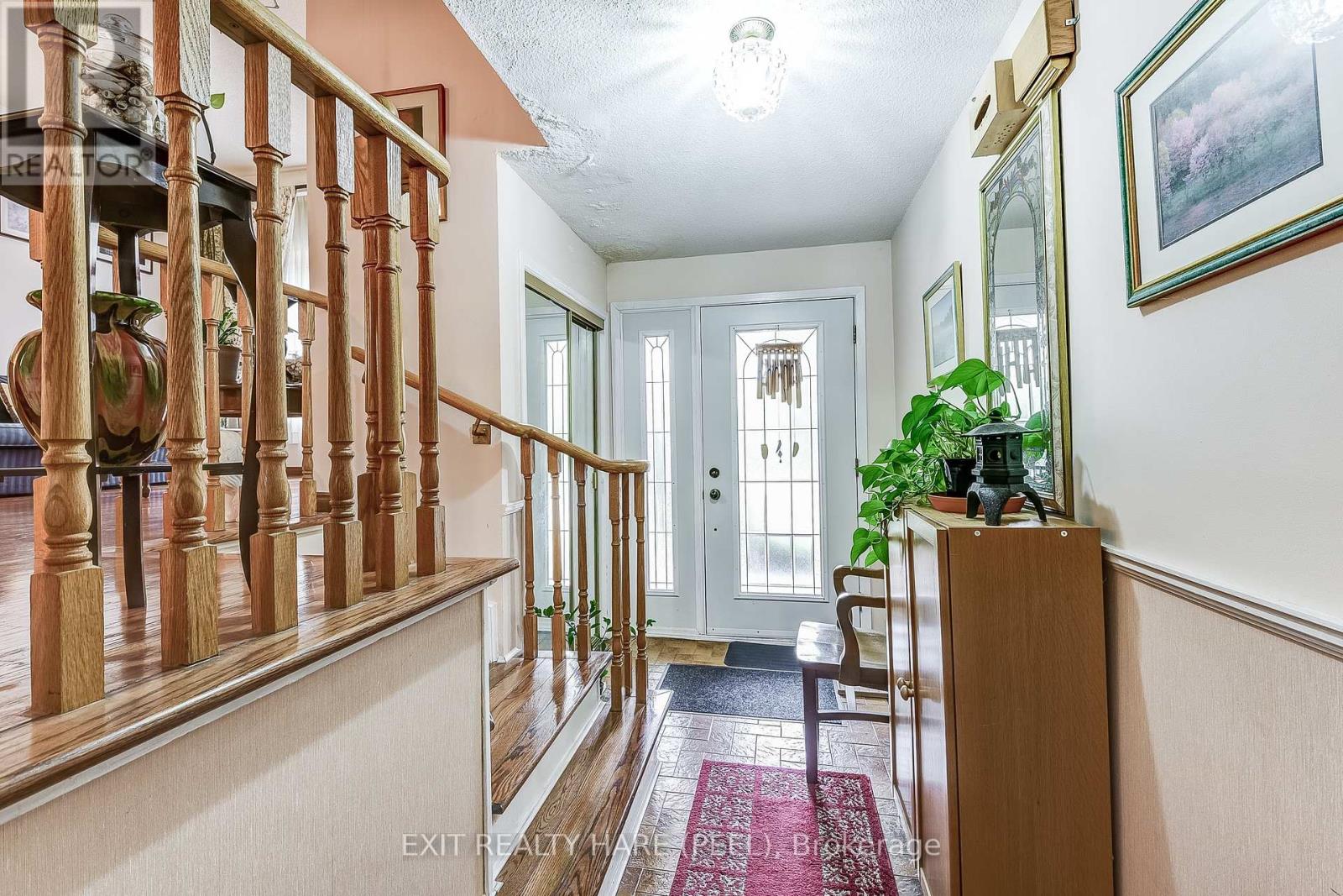 2433 Frayne Court, Mississauga, Ontario  L5A 3X7 - Photo 8 - W12165116