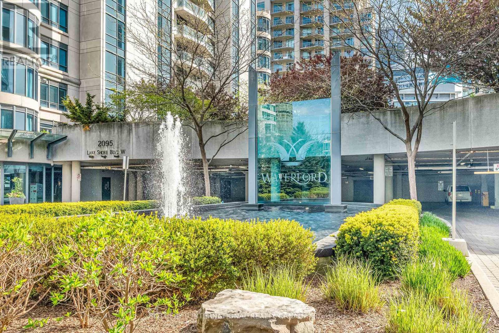 818 - 2095 Lake Shore Boulevard W, Toronto, Ontario  M8V 4G4 - Photo 2 - W12165132