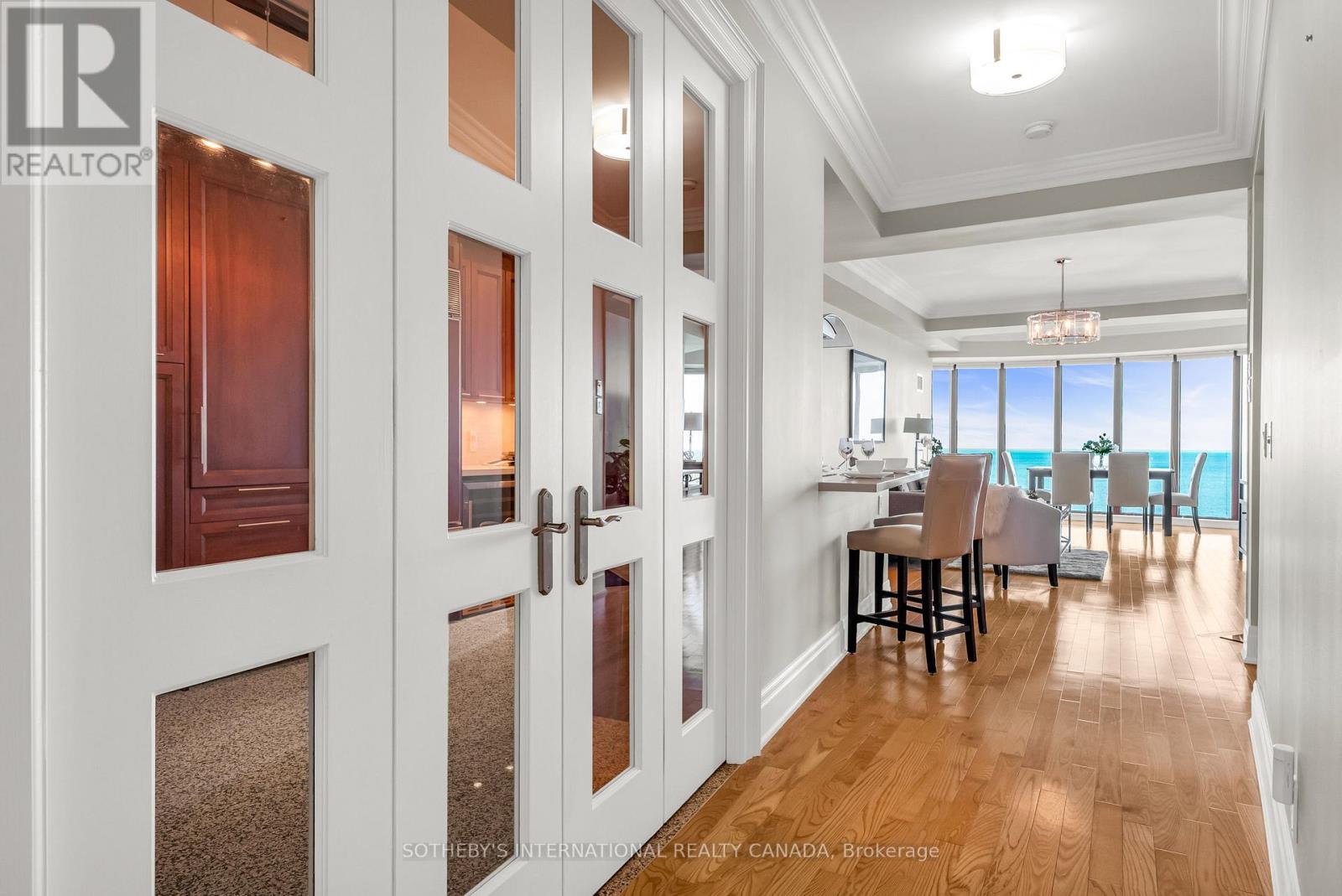 818 - 2095 Lake Shore Boulevard W, Toronto, Ontario  M8V 4G4 - Photo 4 - W12165132