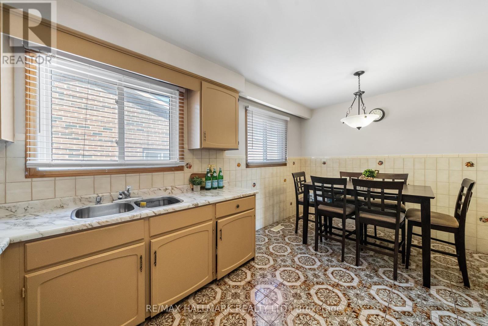 232 Chalfield Lane, Mississauga, Ontario  L4Z 1L5 - Photo 15 - W12165161