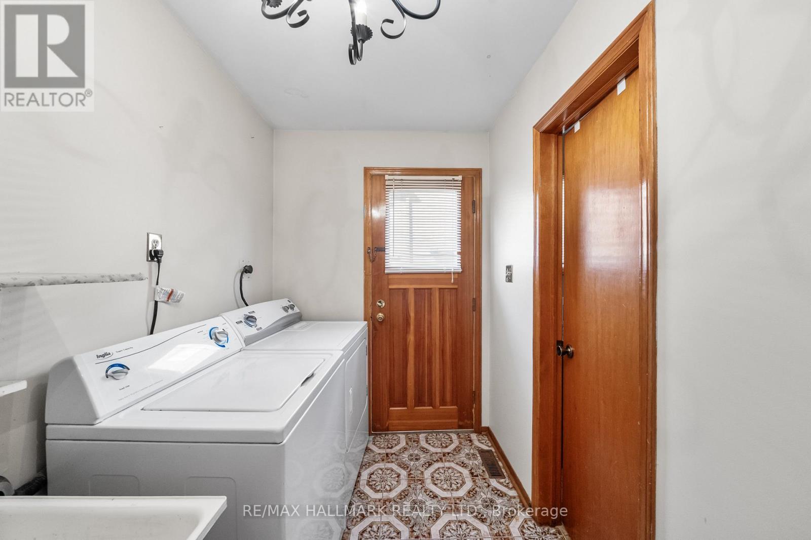 232 Chalfield Lane, Mississauga, Ontario  L4Z 1L5 - Photo 23 - W12165161