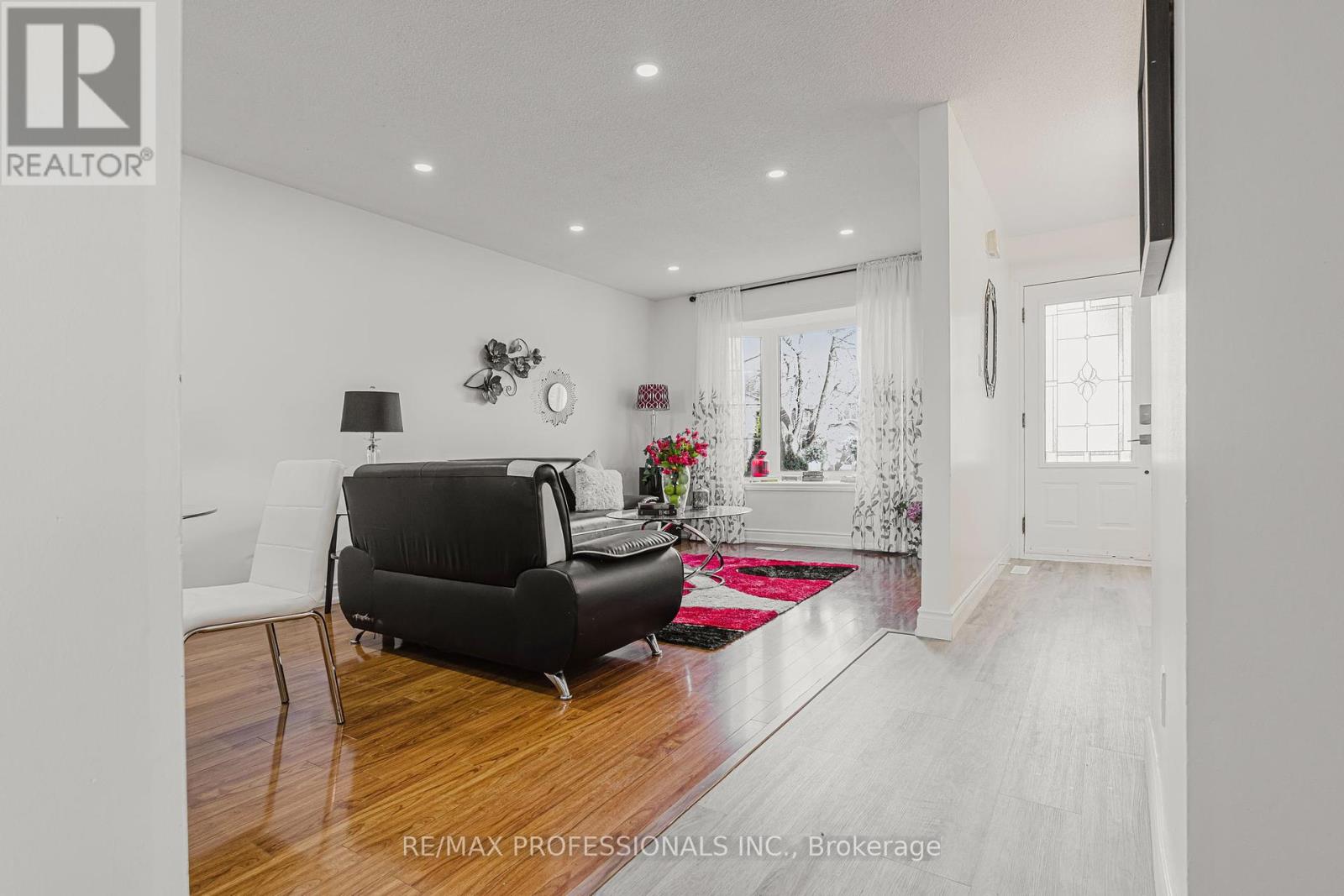 2416 Malcolm Crescent, Burlington, Ontario  L7P 3Y4 - Photo 9 - W12165209