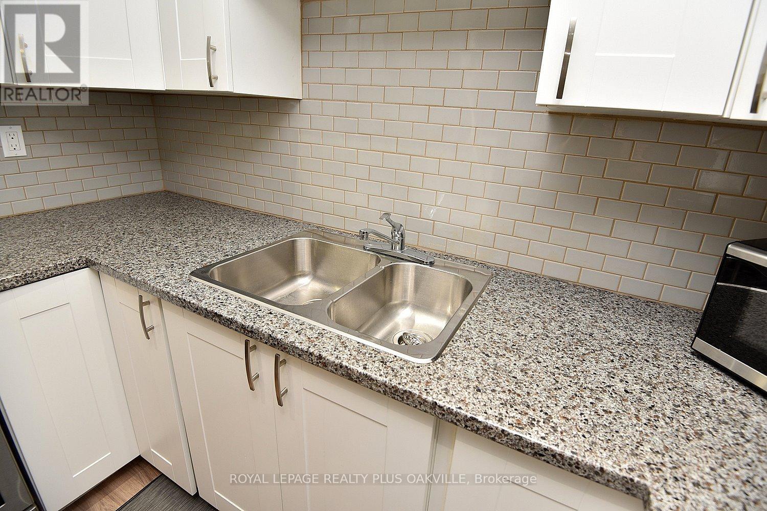 404 - 1225 North Shore Boulevard E, Burlington, Ontario  L7S 1Z6 - Photo 15 - W12165213