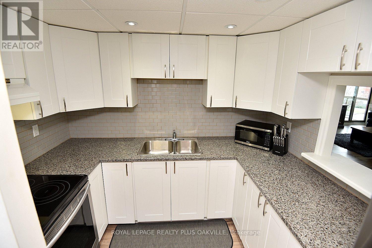 404 - 1225 North Shore Boulevard E, Burlington, Ontario  L7S 1Z6 - Photo 17 - W12165213