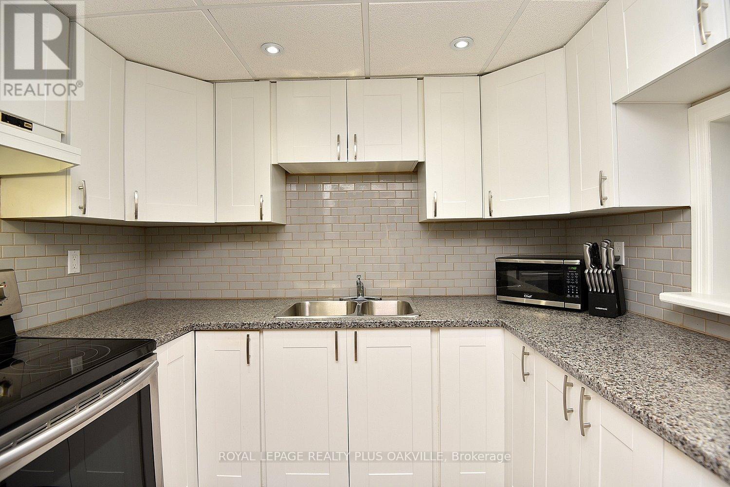 404 - 1225 North Shore Boulevard E, Burlington, Ontario  L7S 1Z6 - Photo 19 - W12165213