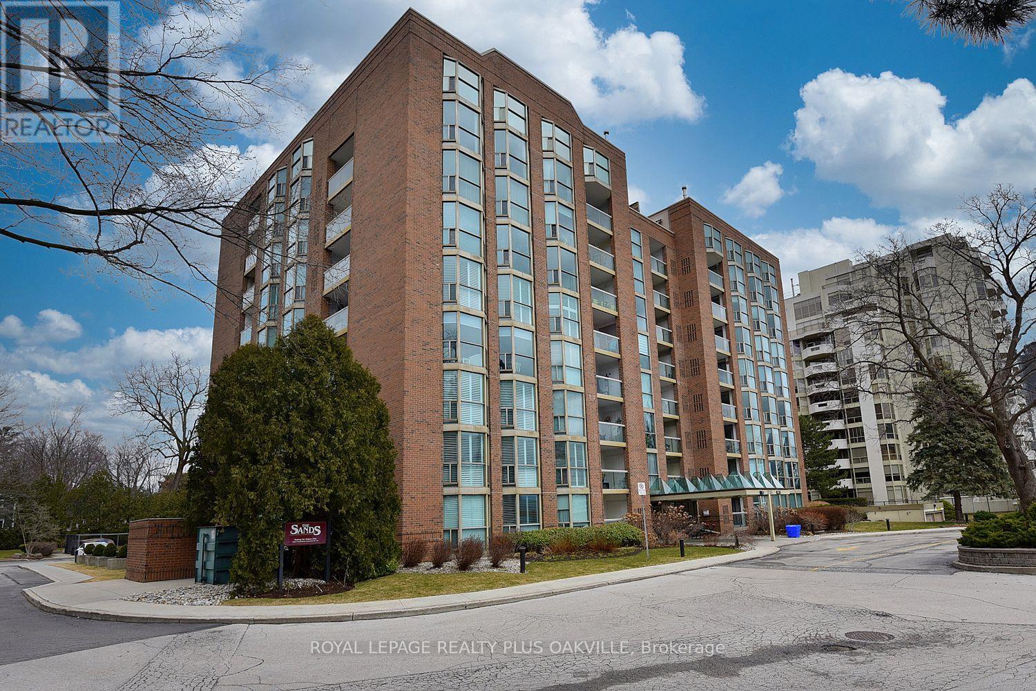 404 - 1225 North Shore Boulevard E, Burlington, Ontario  L7S 1Z6 - Photo 2 - W12165213