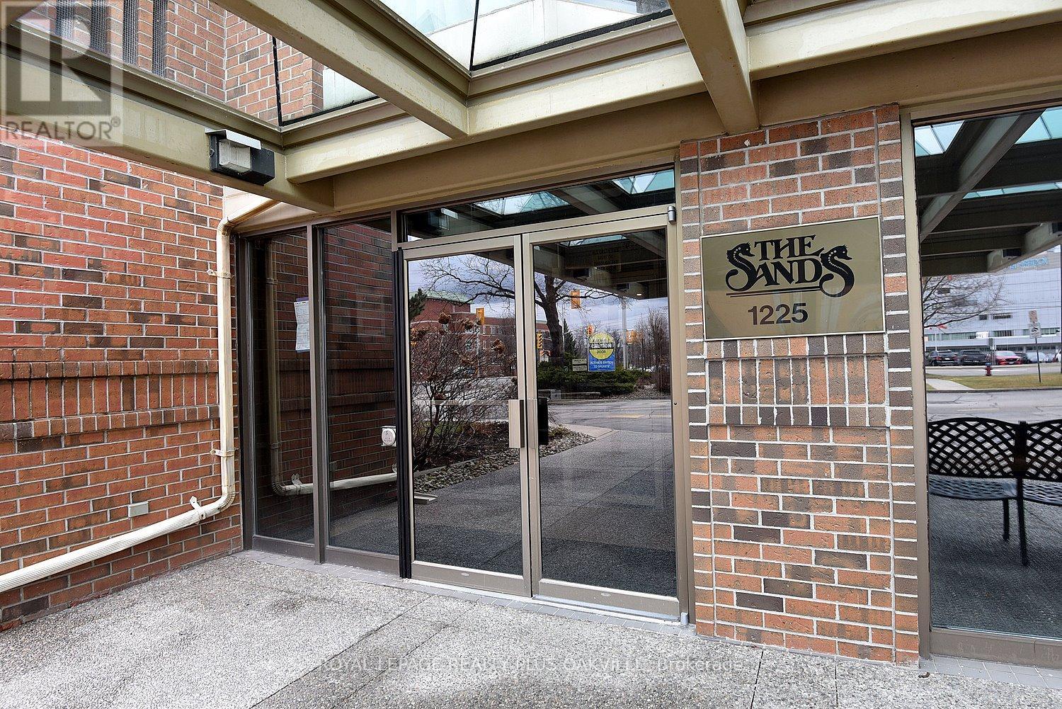 404 - 1225 North Shore Boulevard E, Burlington, Ontario  L7S 1Z6 - Photo 3 - W12165213