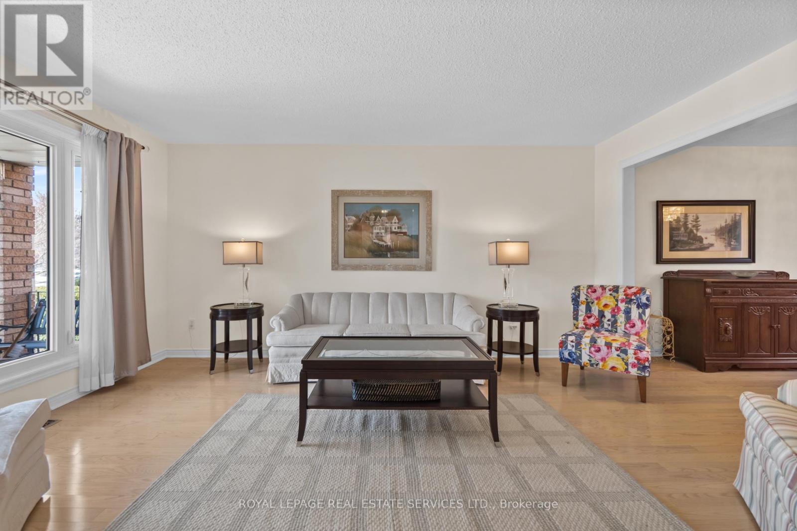 1074 Bradbury Chase, Mississauga, Ontario  L5V 1J7 - Photo 7 - W12165254