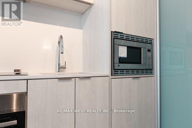412 - 86 Dundas Street, Mississauga, Ontario  L5A 0B1 - Photo 5 - W12165277
