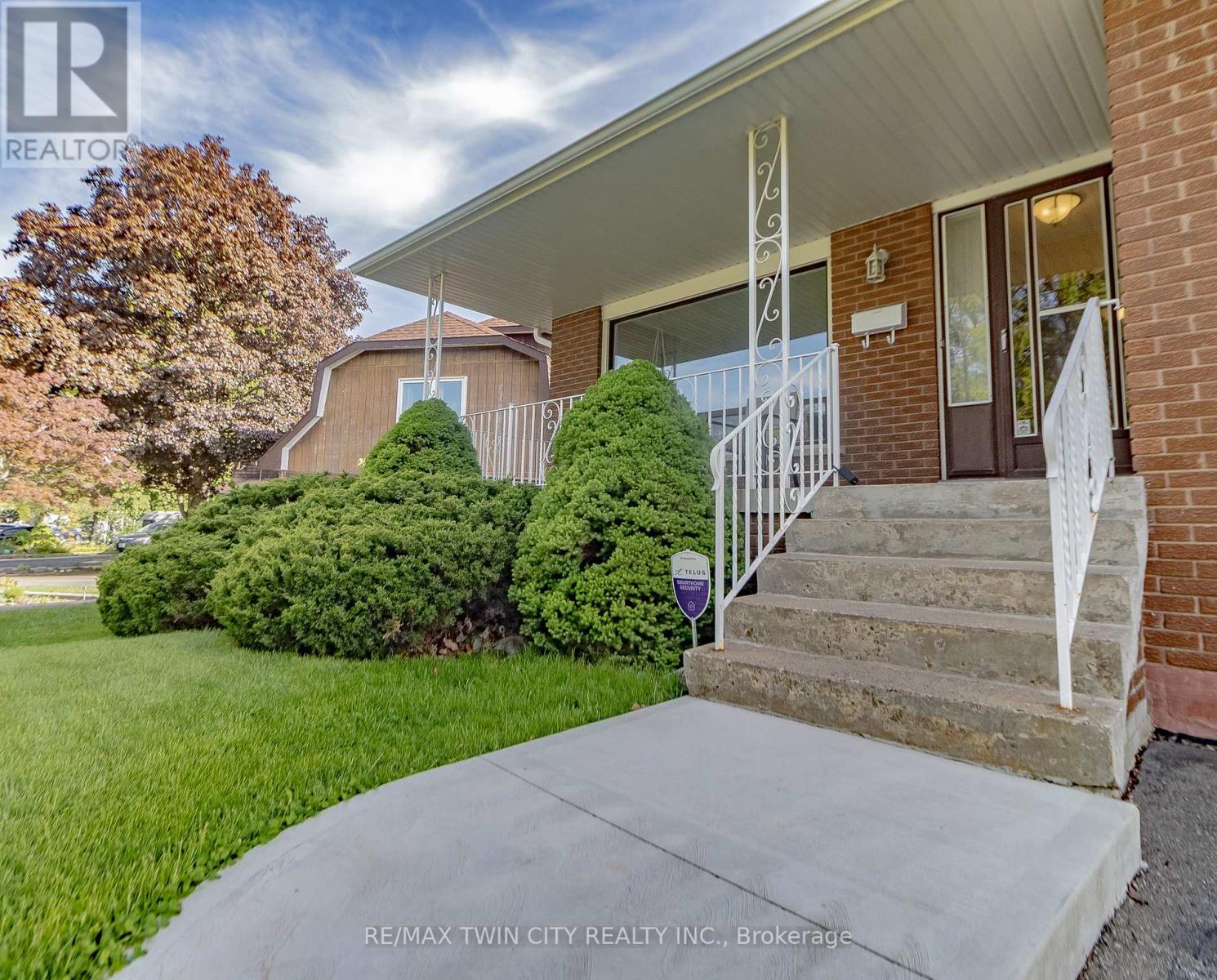 20 Manorcrest Street, Brampton, Ontario  L6S 2X1 - Photo 3 - W12165282