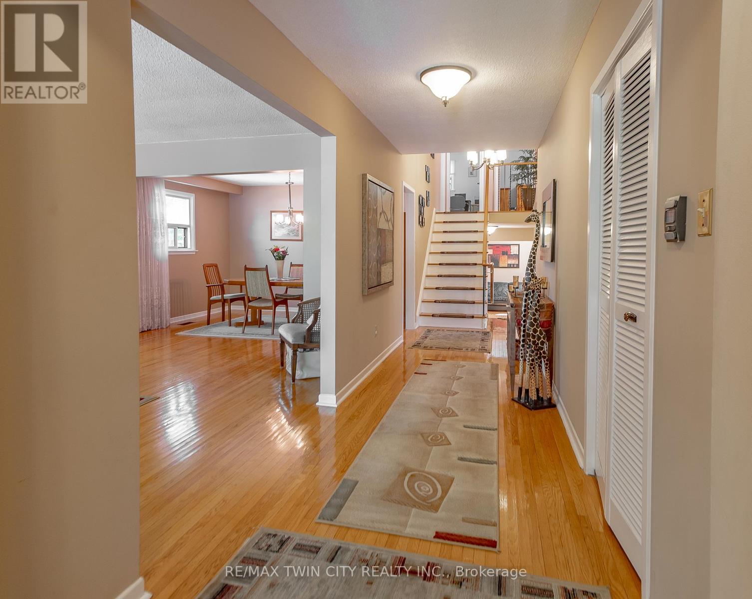 20 Manorcrest Street, Brampton, Ontario  L6S 2X1 - Photo 5 - W12165282