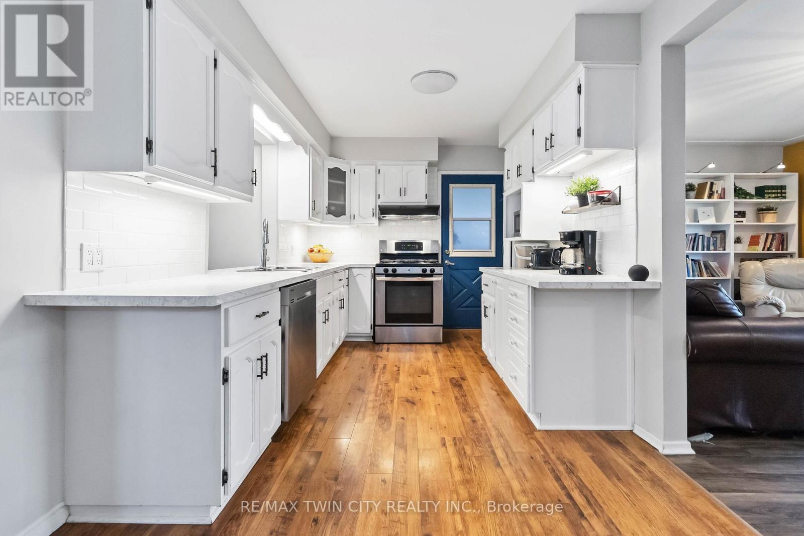 83 Varadi Avenue, Brantford, Ontario  N3R 3N4 - Photo 8 - X12165153