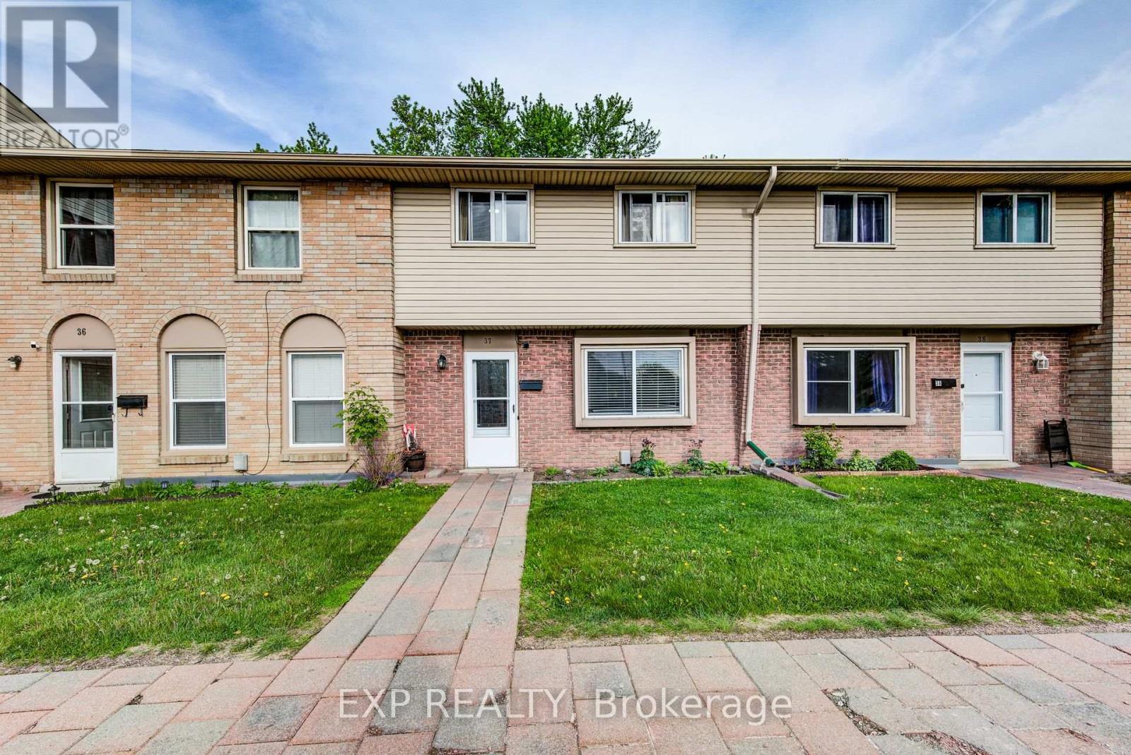 37 - 293 Fairway Road N, Kitchener, Ontario  N2A 2P1 - Photo 2 - X12165226