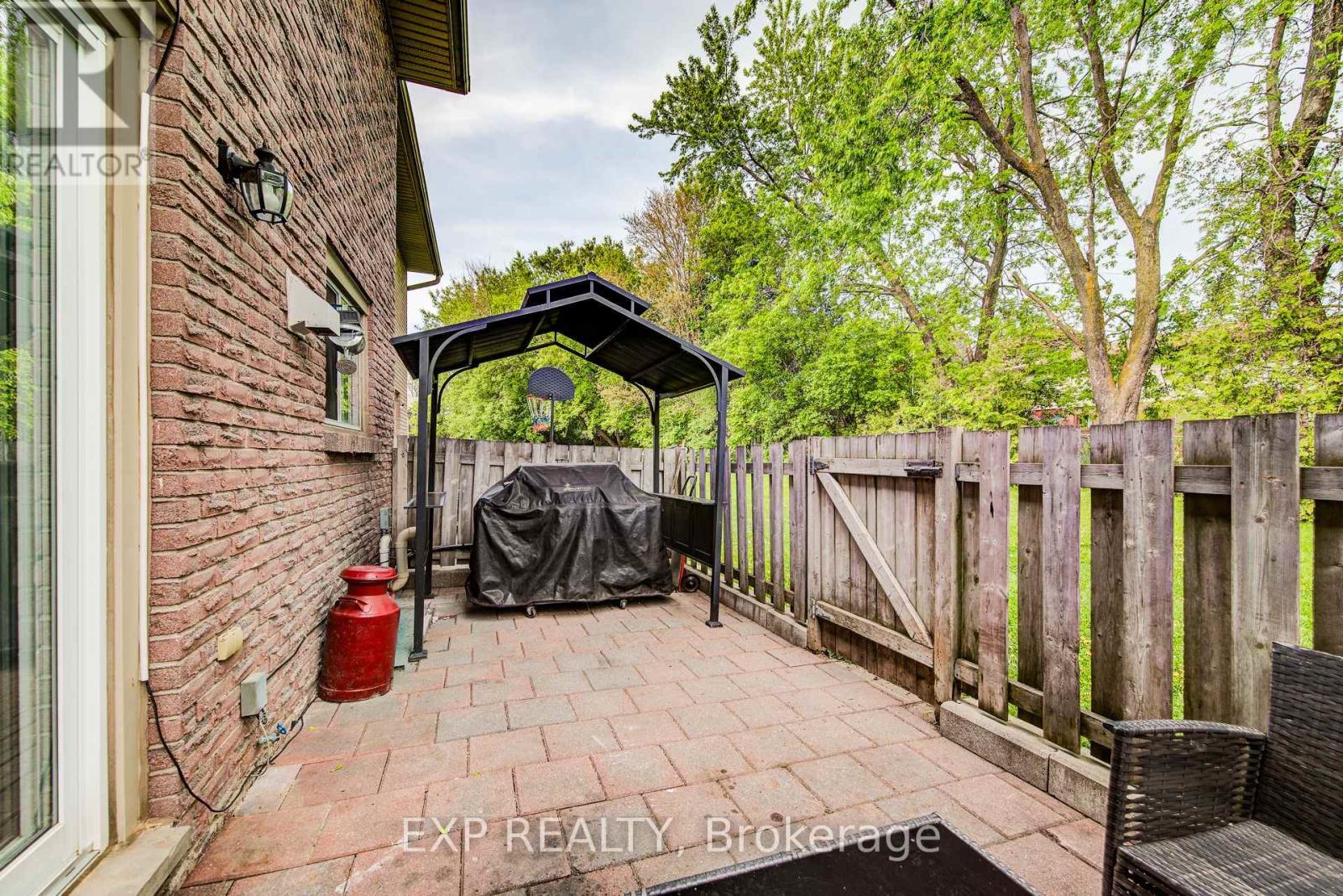 37 - 293 Fairway Road N, Kitchener, Ontario  N2A 2P1 - Photo 28 - X12165226