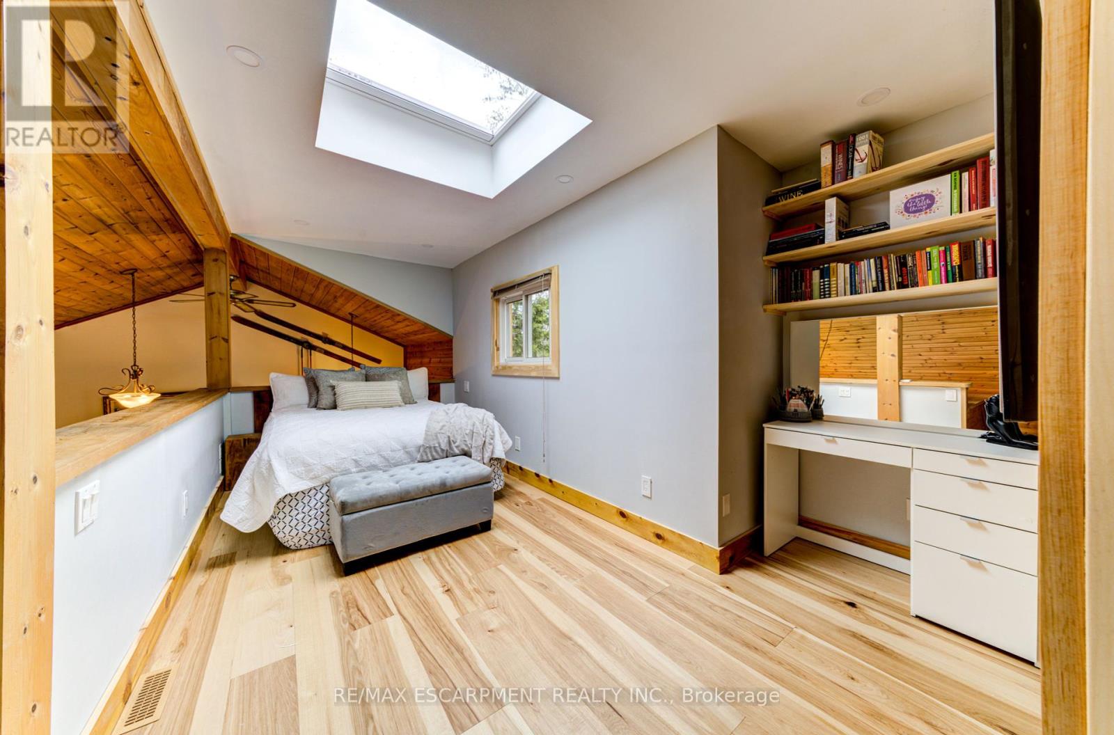 109 Hope Street, Blue Mountains, Ontario  L9Y 0L1 - Photo 27 - X12165351