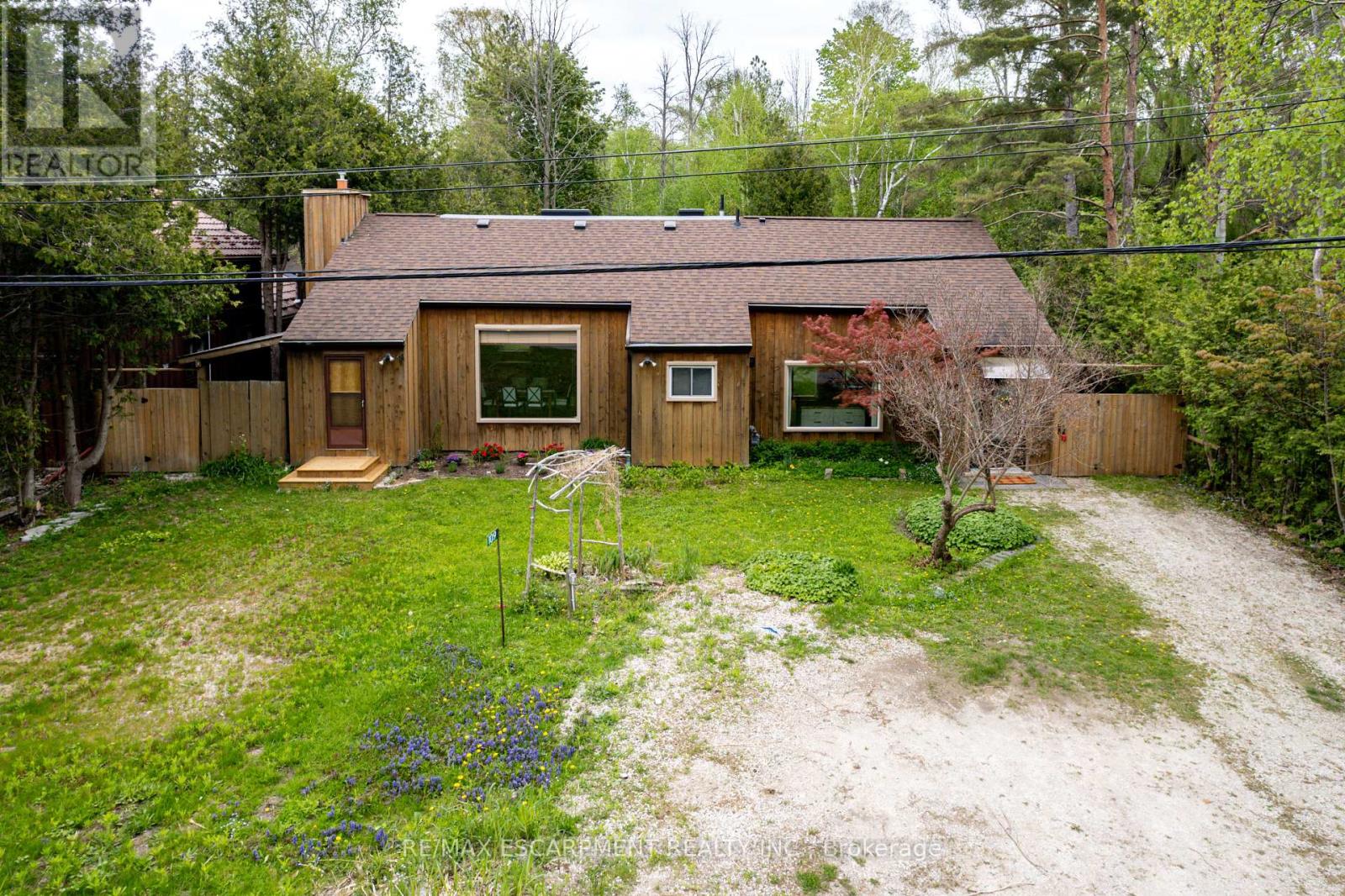109 Hope Street, Blue Mountains, Ontario  L9Y 0L1 - Photo 3 - X12165351