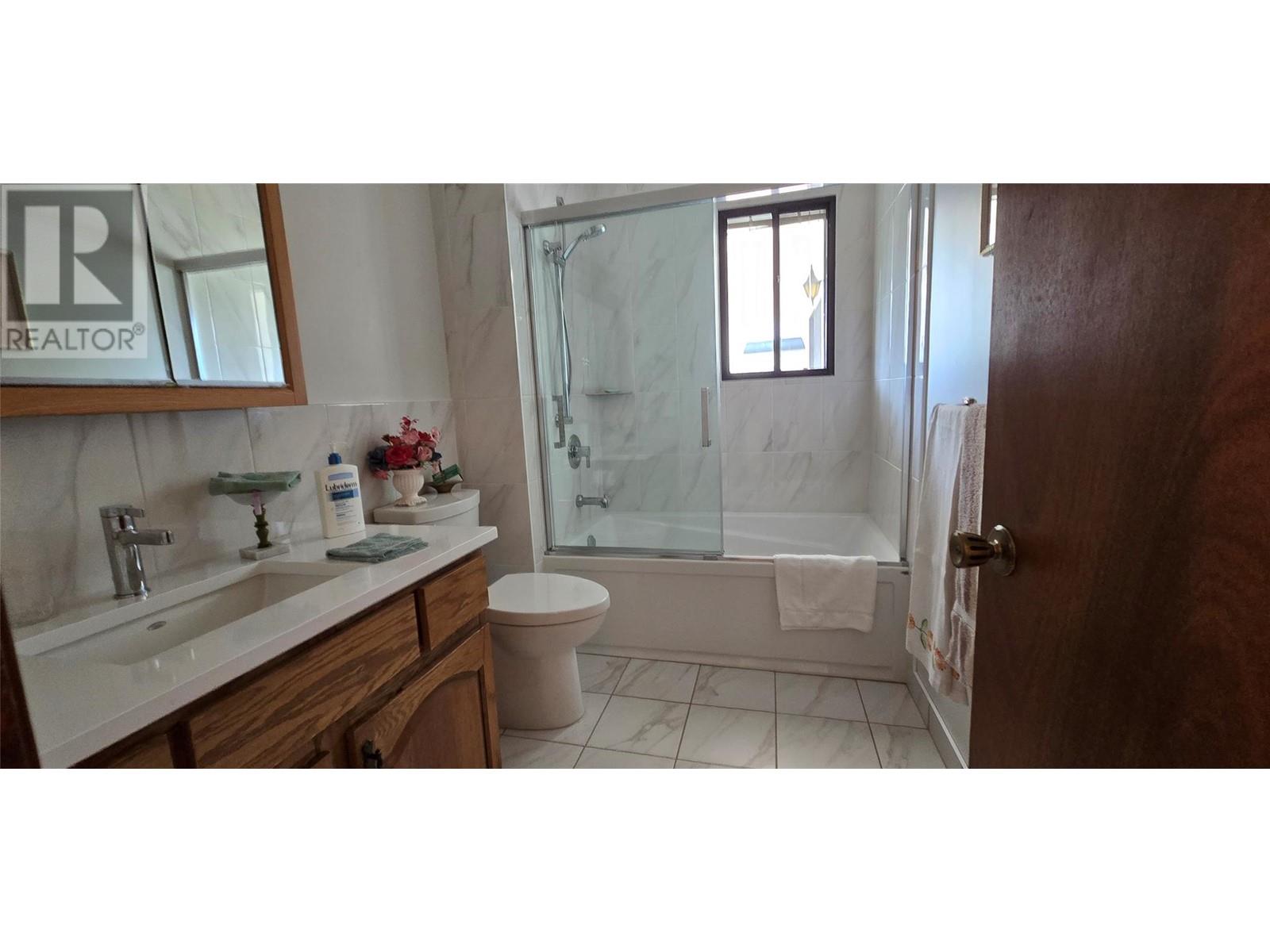 26 Bayview Crescent, Osoyoos, British Columbia  V0H 1v6 - Photo 7 - 10348098