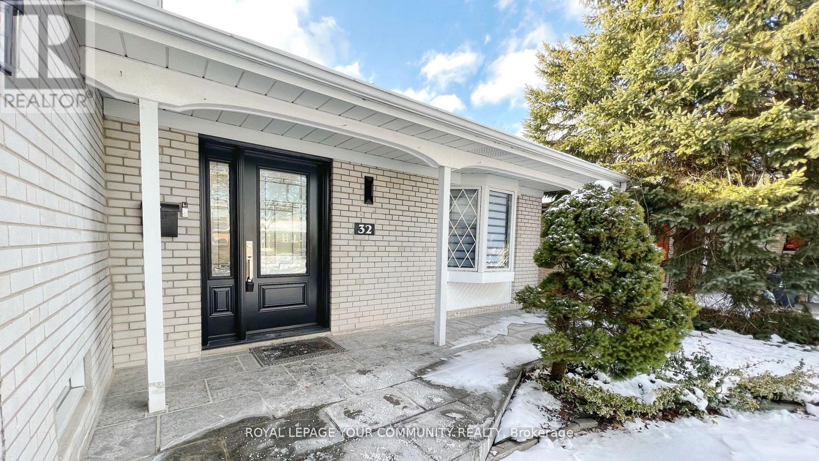 LOWER - 32 CASTOR CRESCENT, Toronto, Ontario