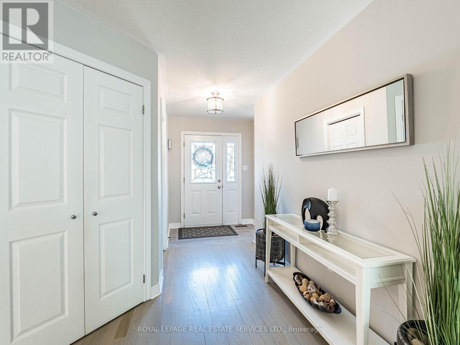 18 Nailsworth Crescent, Caledon, Ontario  L7C 1R3 - Photo 5 - W12143768