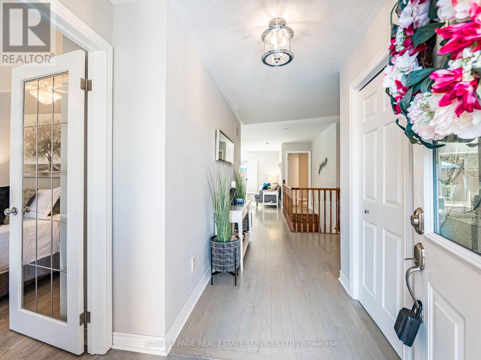 18 Nailsworth Crescent, Caledon, Ontario  L7C 1R3 - Photo 4 - W12143768