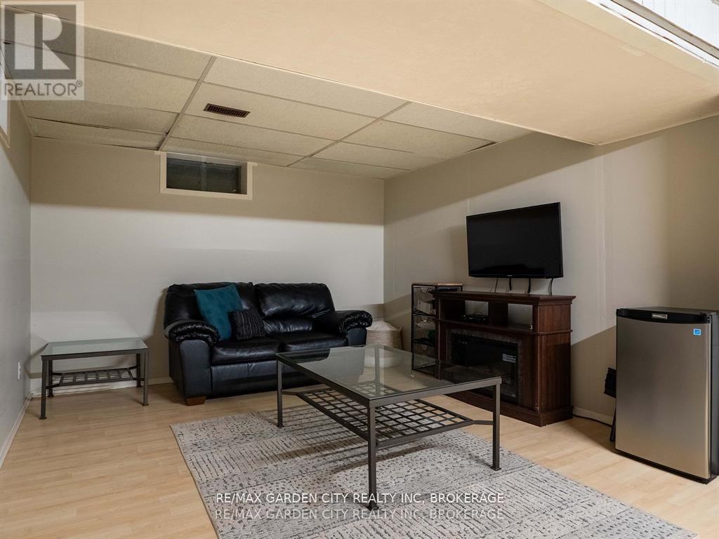 11 Vintage Crescent, St. Catharines, Ontario  L2S 3C1 - Photo 32 - X12112104