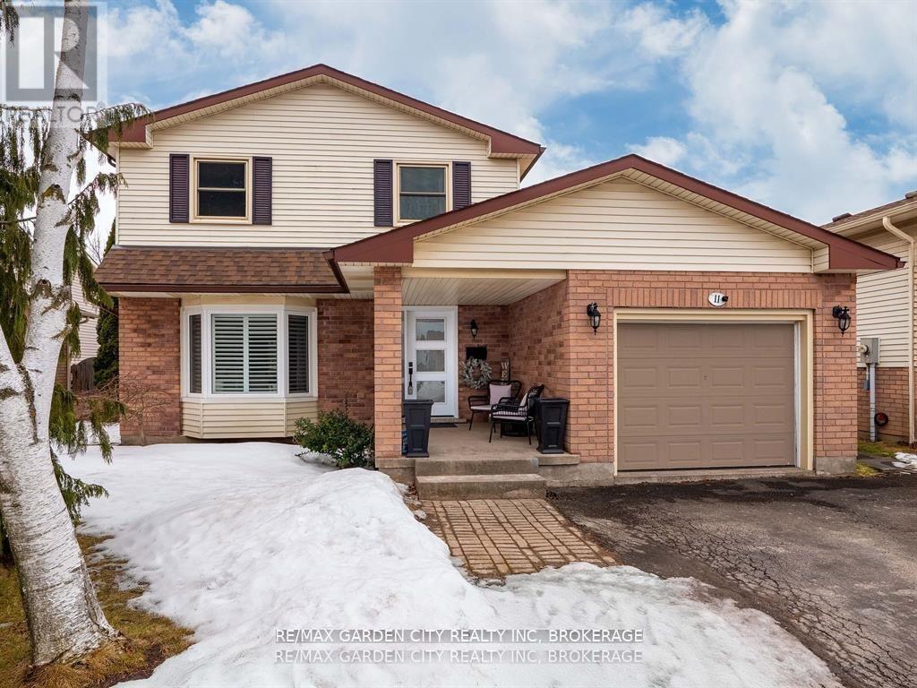 11 Vintage Crescent, St. Catharines, Ontario  L2S 3C1 - Photo 3 - X12112104