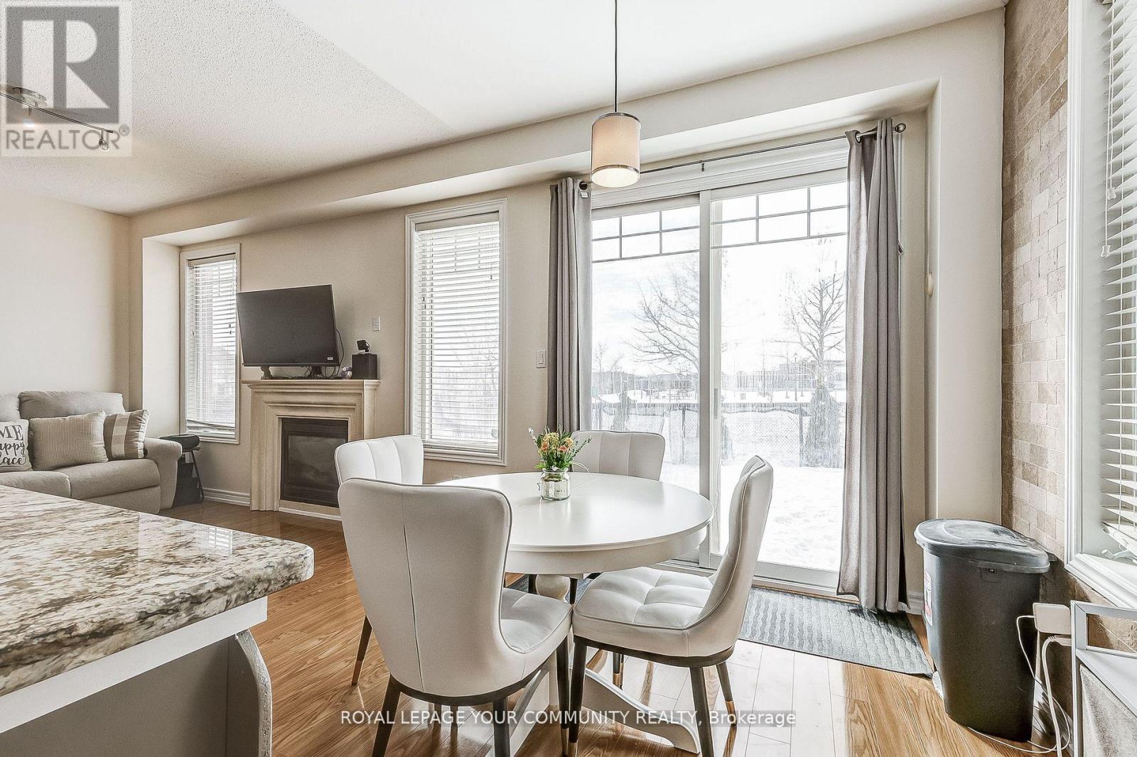 16 Windrow Street, Richmond Hill, Ontario  L4E 0B6 - Photo 14 - N12165415