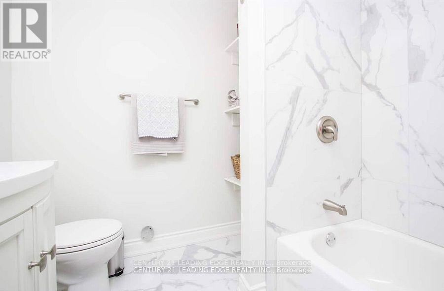 38 Green Ash Crescent, Richmond Hill, Ontario  L4B 3S1 - Photo 6 - N12165486
